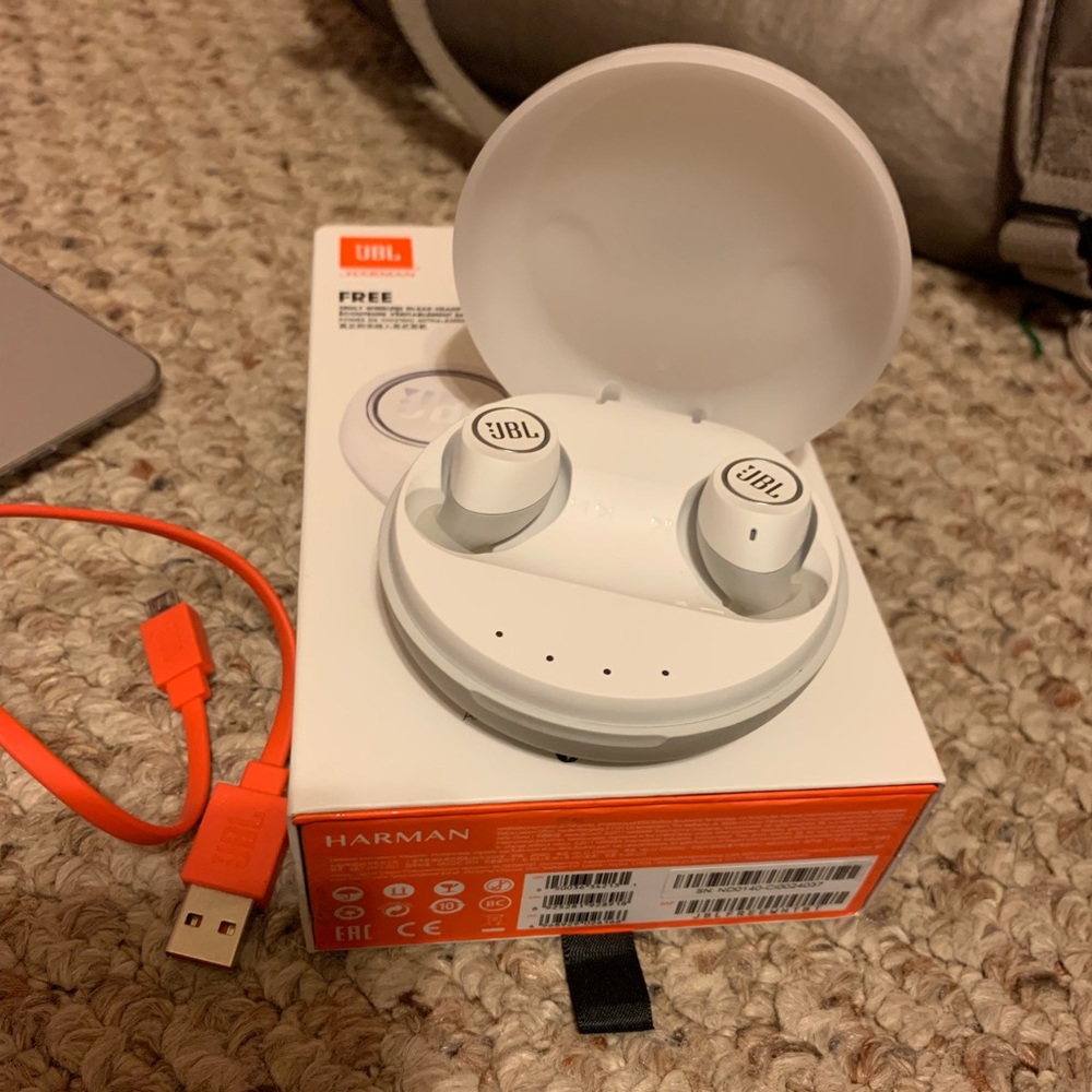 JBL Free